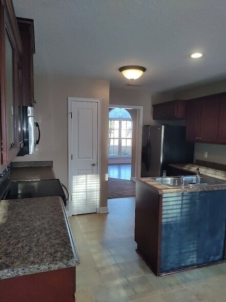 Building Photo - 203 Augusta Way