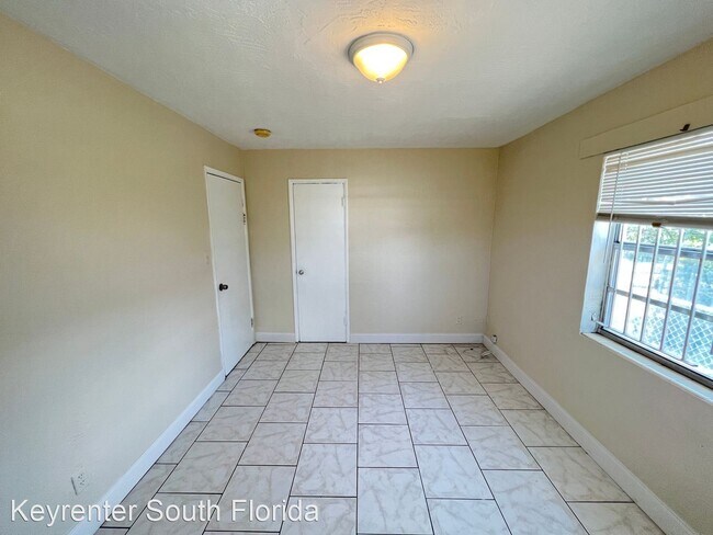 Building Photo - 2 br, 1 bath House - 740 NW 4th Street