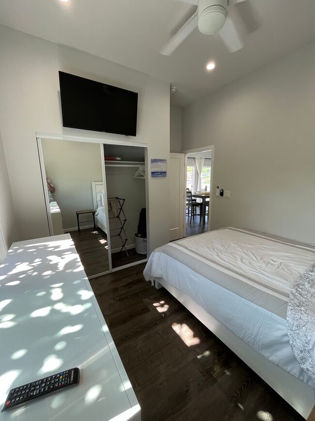 Building Photo - Beautifully fully furnished standalone 2-b...