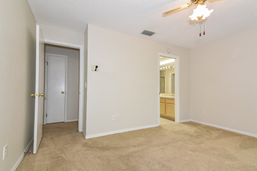 Building Photo - 10148 Cedar Dune Dr