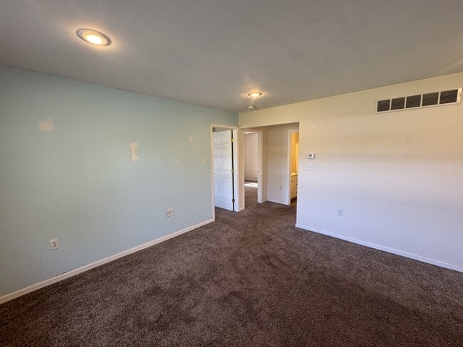 Building Photo - 355 Edella Rd