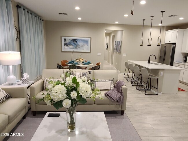 Building Photo - 1666 E Lee Dr