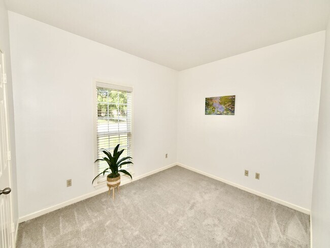 Building Photo - Beautifully Updated Three Bedroom Condo Ne...
