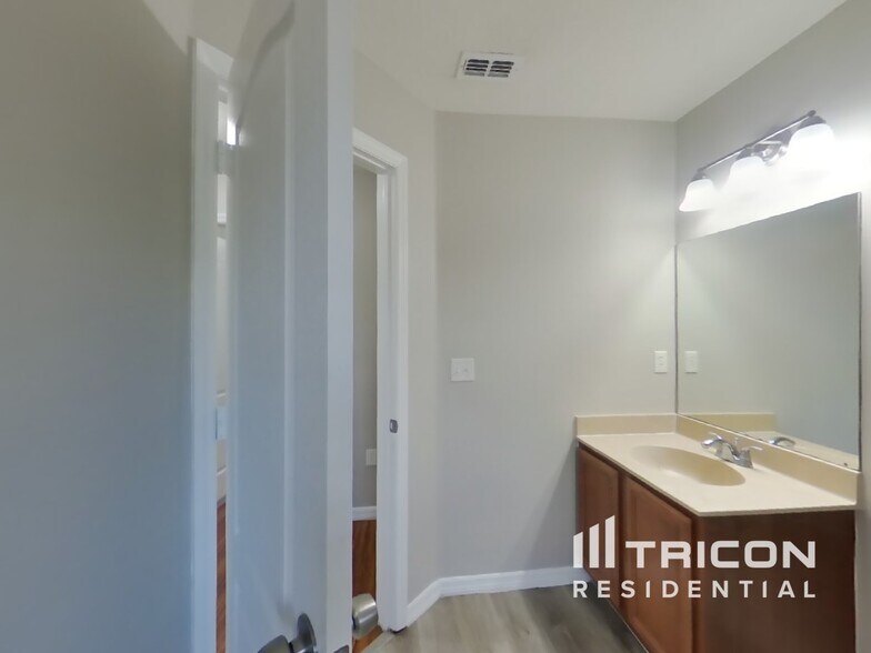 Building Photo - 18816 Litzau Ln