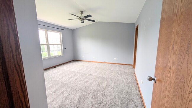 Building Photo - 5014 Montauk Dr