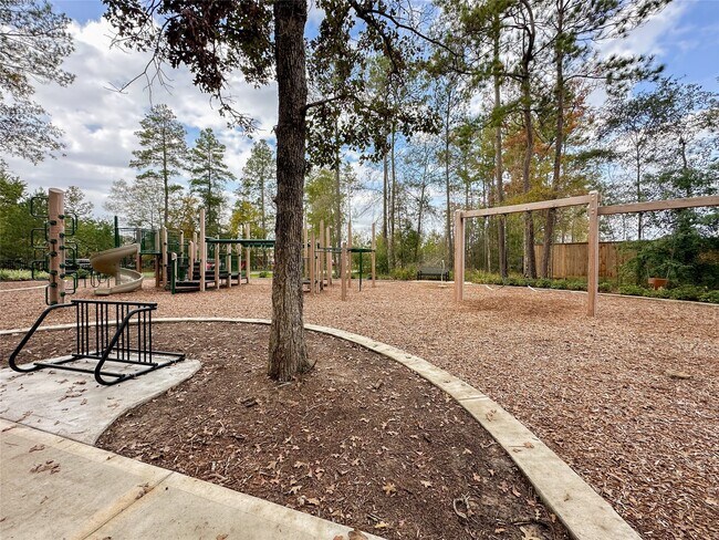 Building Photo - 1495 Las Cuevas Dr