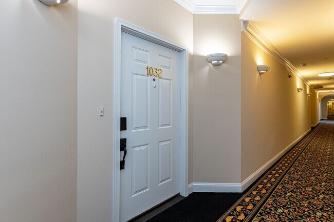 Building Photo - 1000 Kelton Cottage Way