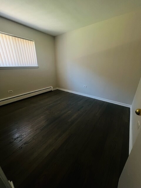 Building Photo - 593 Park Plz