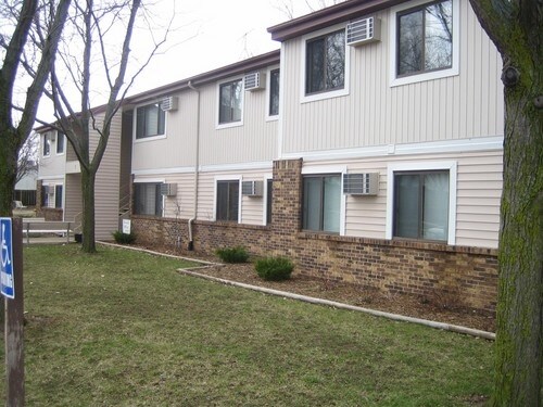 Building Photo - Lincoln Pines