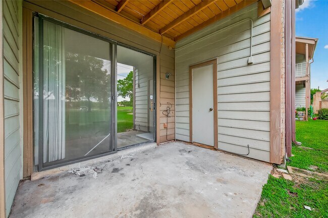 Building Photo - 8205 Sands Point Dr
