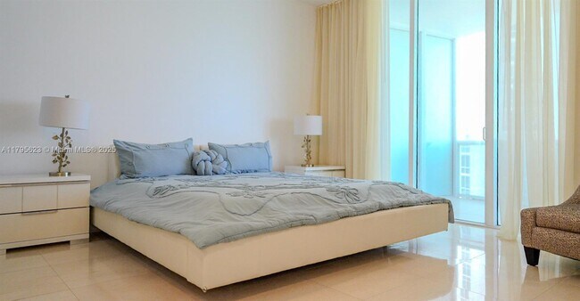 Building Photo - 15901 Collins Ave