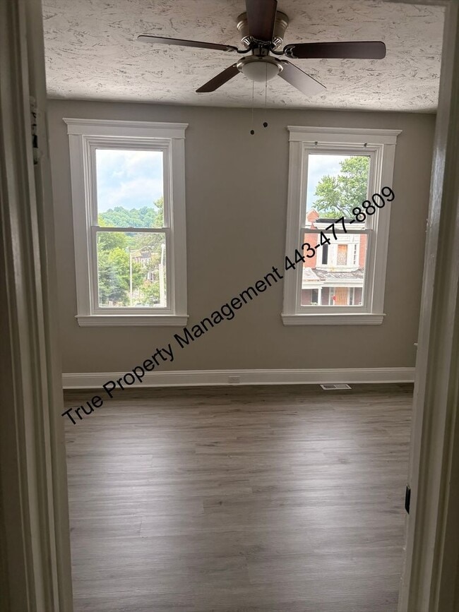 Building Photo - Spacious 3BR Home with Washer & Dryer, Backyard & Basement – $1,500/Month