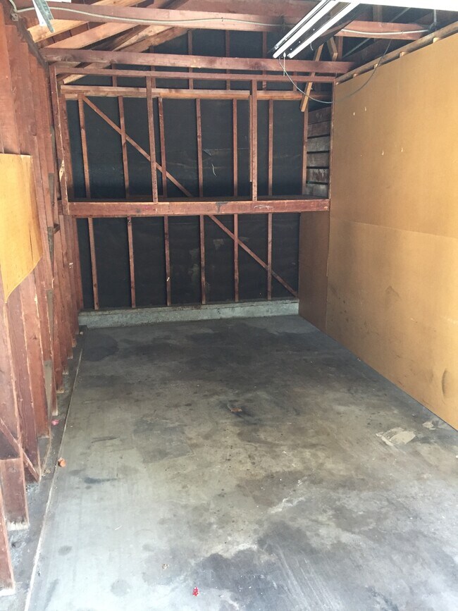 Building Photo - 618 W 26th St