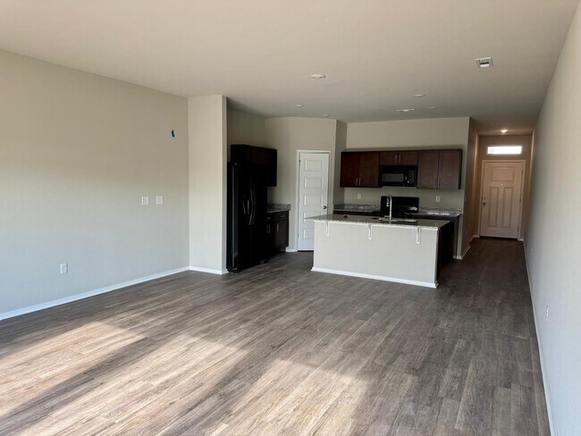 Building Photo - 6509 NW Vandergriff St