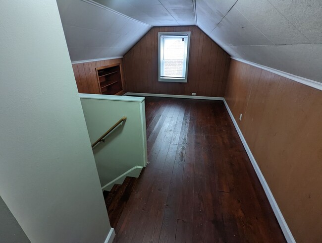 Building Photo - 3 Bedroom 1 Bathroom Single Family Home, West Columbus