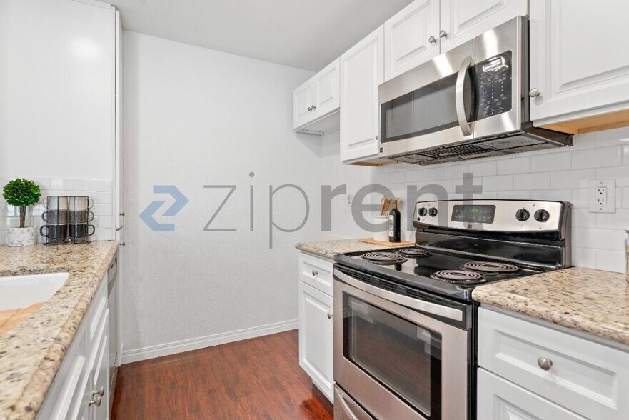 Building Photo - 5257 Radford Ave