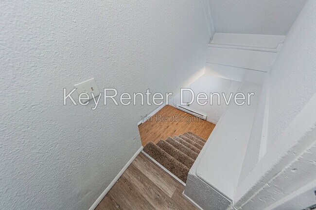 Building Photo - 929 5th St