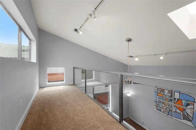 Building Photo - 3044 Commerce St