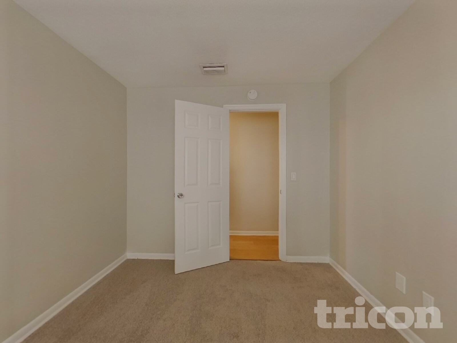 Building Photo - 1337 Hamlin Dr