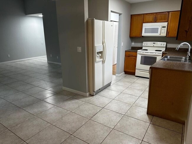 Building Photo - 46 N Fairfax Ave