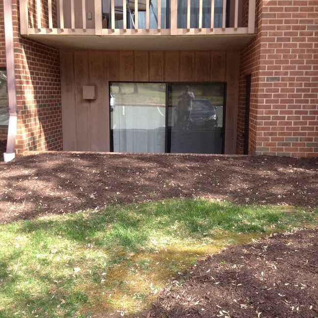 Building Photo - Great 1BR/1BA Unit in Turtle Creek