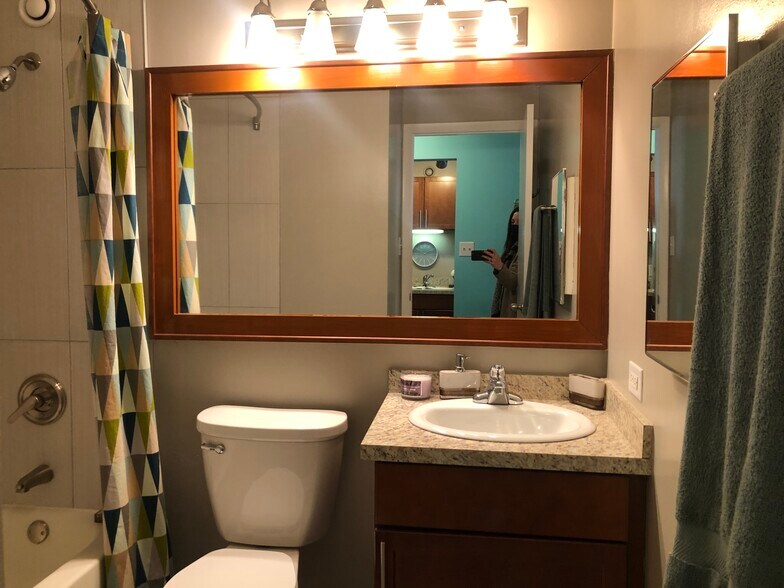 Building Photo - 680 N Lake Shore Dr