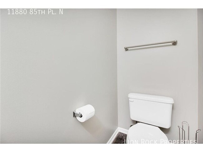 Building Photo - 11880 85th Pl N