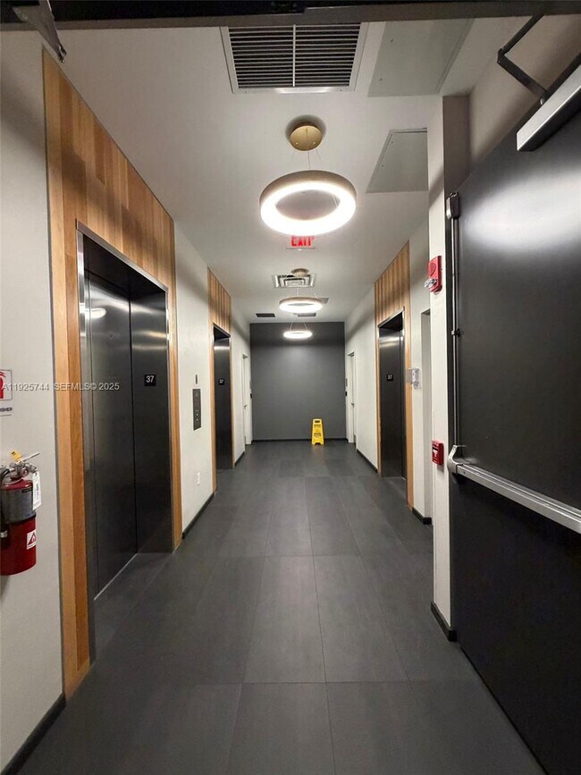 Building Photo - 151 SE 1st St