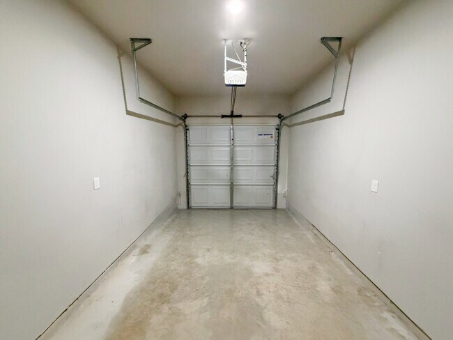Building Photo - 135 Damon Dv