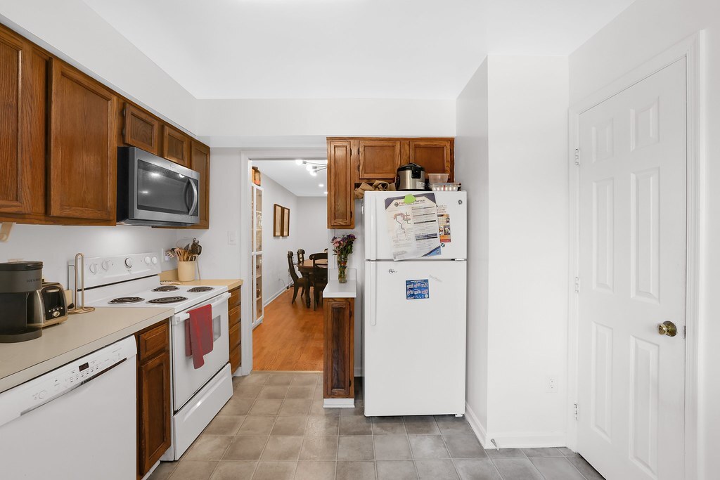 Building Photo - 3001 20th Ct S