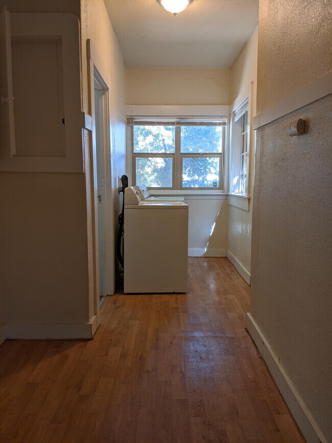 Building Photo - 712 46th St