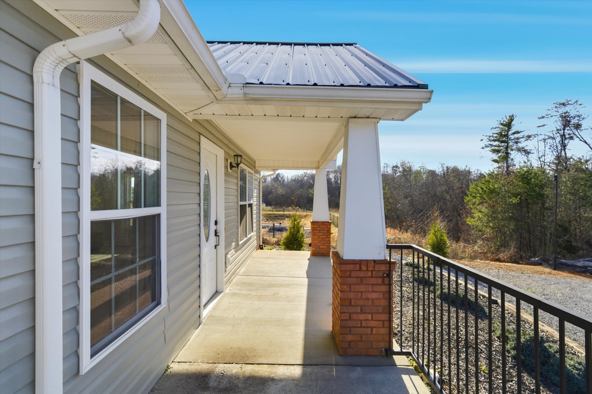 Building Photo - 1912 Laurel Ln