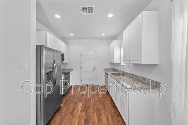 Building Photo - 7127 Mesa Cliffs