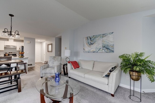 Building Photo - Second Story 2 bed 2 bath condo