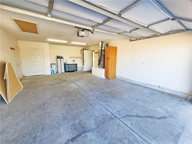 Building Photo - 2341 Yakima Ave