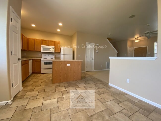 Building Photo - 7668 Sandy Springs Point