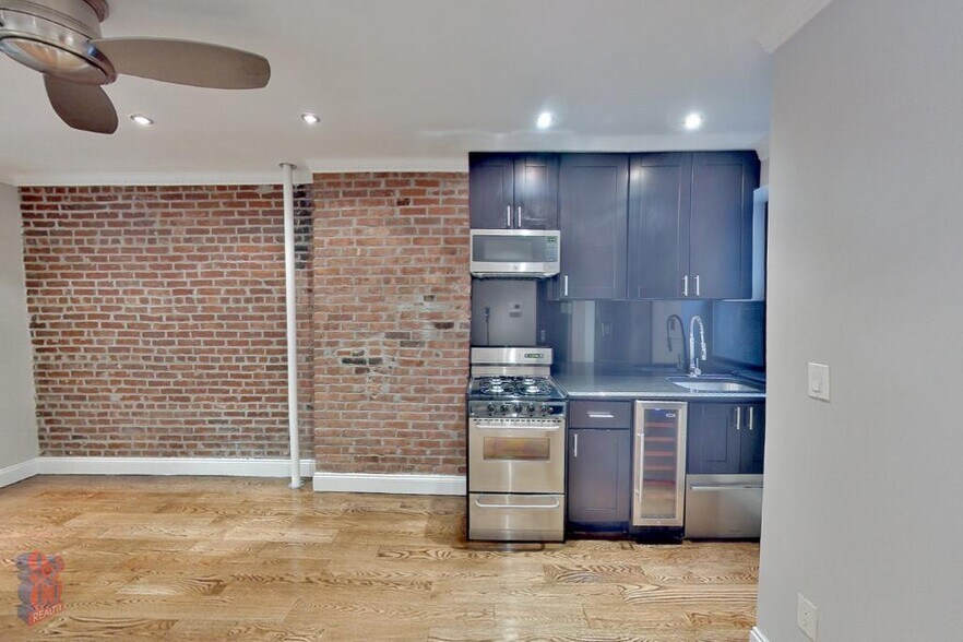 Building Photo - 436 W 52nd St