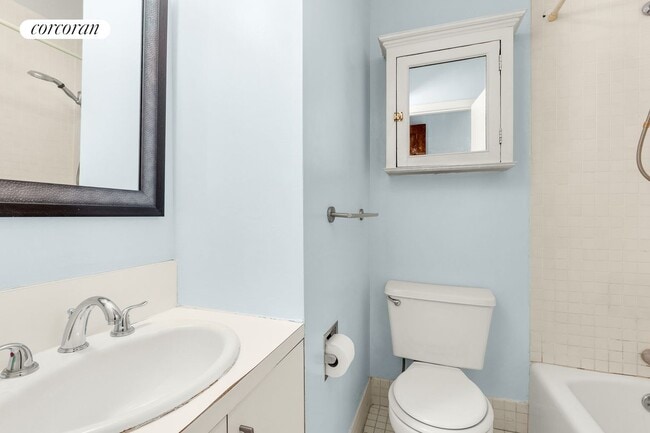 Building Photo - 362 W 46th St