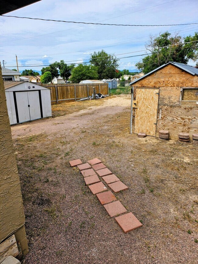 Building Photo - ALL PROSPECTIVE TENANTS MUST SUBMIT A $58 ...