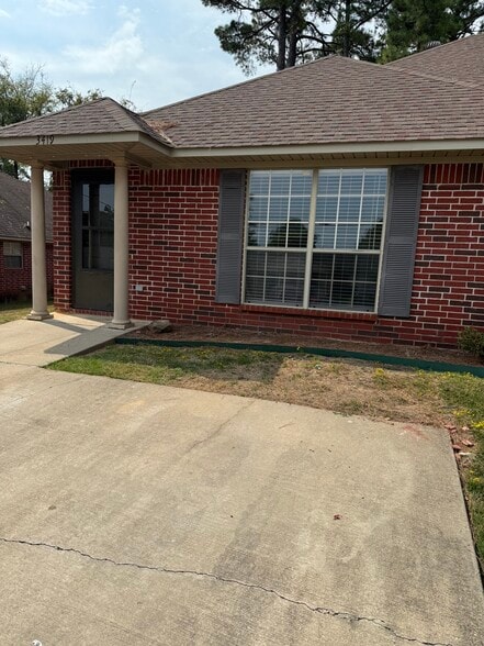 Primary Photo - 3419 Rice St