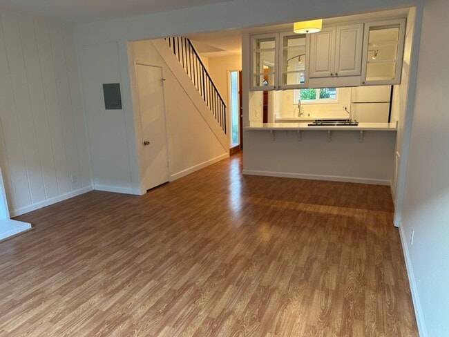 Building Photo - EPIC REA: 2 BR/1 BA Townhome w/ 1 Parking in Great Corte Madera