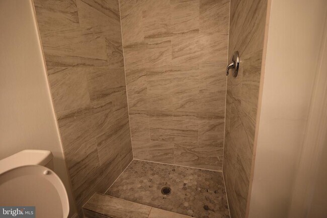 Building Photo - 2400 Ansdel Ct