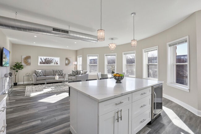 Building Photo - 1111 Bonnie Brae Pl