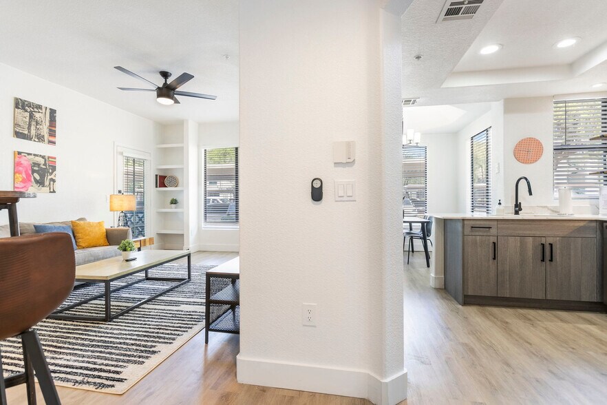 Building Photo - 15608 N 71st St