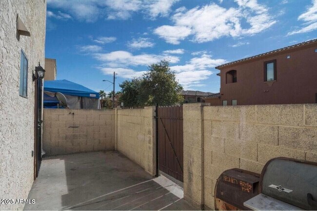 Building Photo - 16225 N 30th St