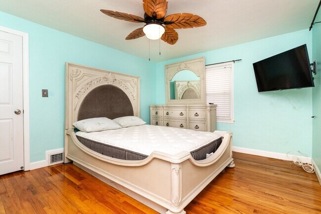 Building Photo - 1 Bay State Rd