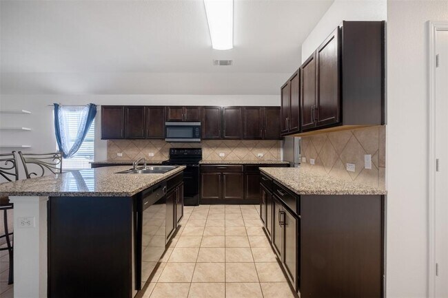 Building Photo - 118 Leona River Trl