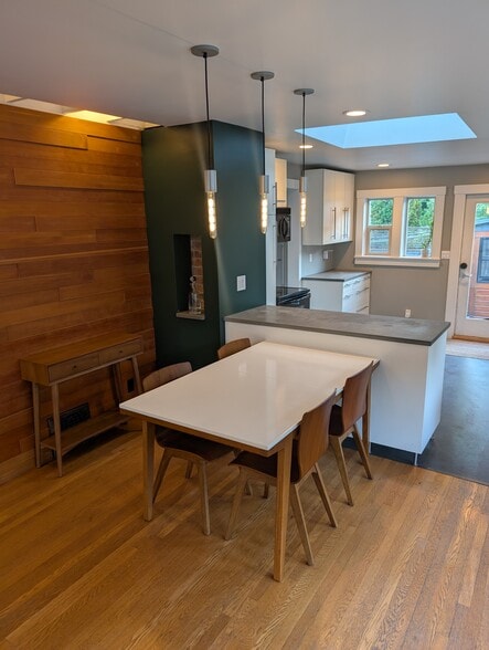 Building Photo - 5407 5th Ave NE