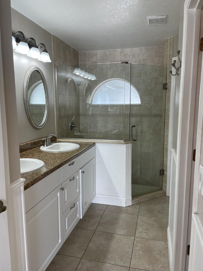 Building Photo - Beautiful 3 Bedroom 2 Bath Pool Home Lawn ...