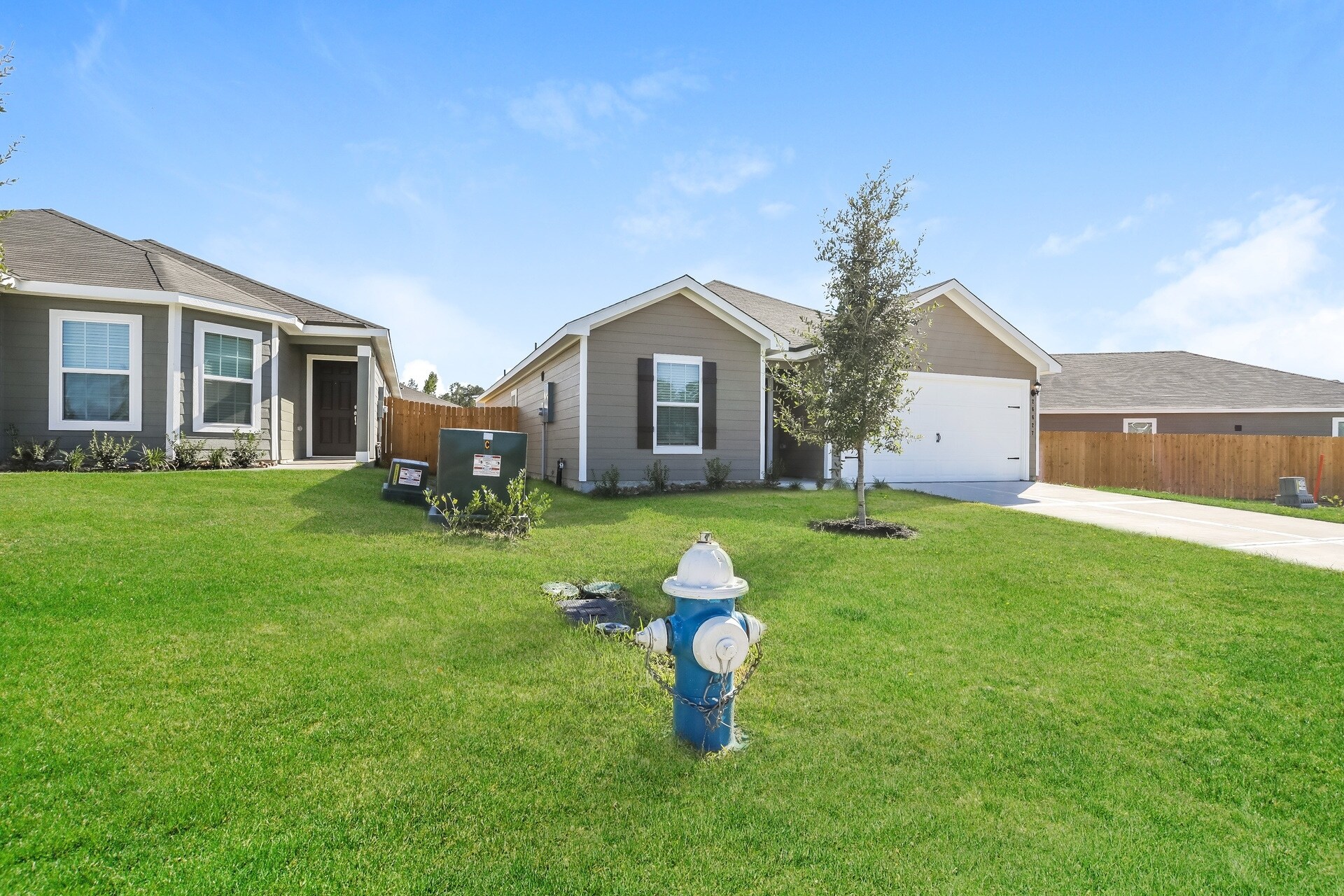 Building Photo - 26627 Ezemily Dr